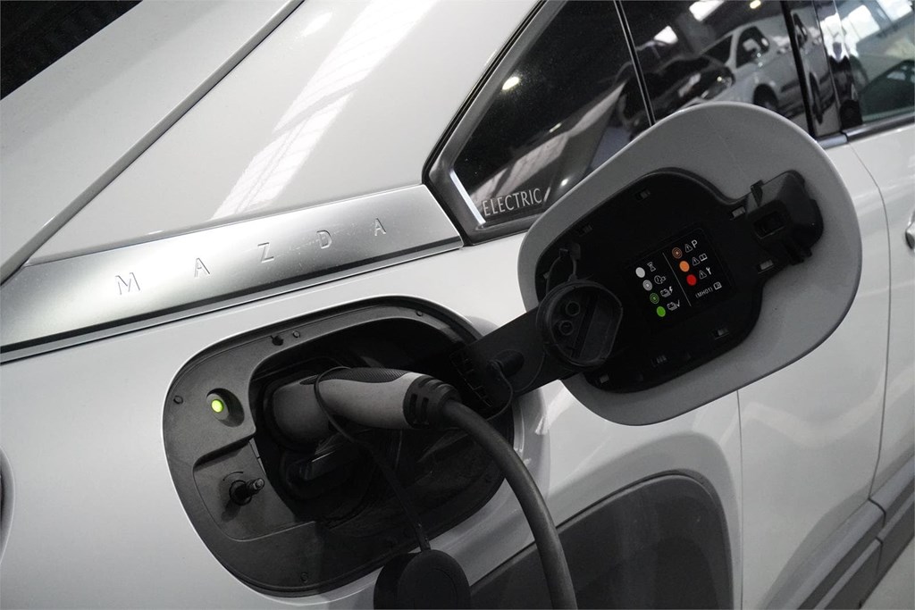 ¿Tienes un coche eléctrico o híbrido? Así es como DIM EV Repair te ayuda a encontrar el taller que necesitas